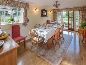 Grange Farm House Newport - Image 4