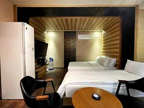 Lausanne Hotel - Image 3