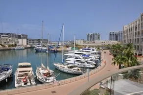 Hosteeva Marina Luxury Suite - Image 4