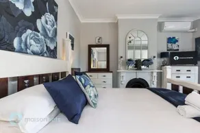 3 Bedroom House With Large Courtyard & City Views - Image 4