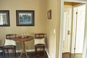 Centennial House Bed And Breakfast - Image 5
