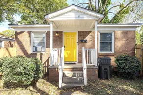 Cozy Retreat near Uptown with Hot Tub - Image 5