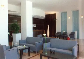 Saurus Hotel - Image 4