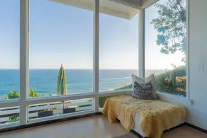 A Beachfront Bungalow on Malibu's Broad Beach - Image 2