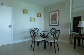 Look No Further Amazing Condo - Image 3