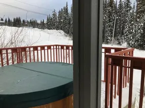 Family Friendly Ski In Ski Out Private Hot Tub EV Charging - Image 2