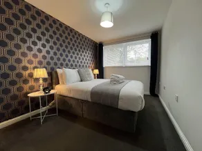 Modern Spacious Apartment in Private Grounds - Image 4