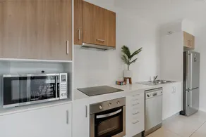 Peaceful 1-bed Apartment Close to Lonsdale St - Image 3