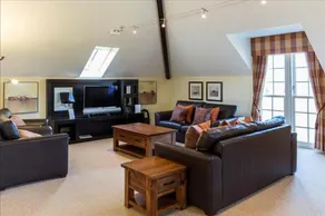 Cameron Club Three Bedroom Coach House L104 - Image 4