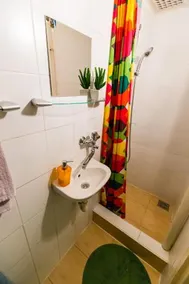 Peter's Astoria Hostel - Image 2