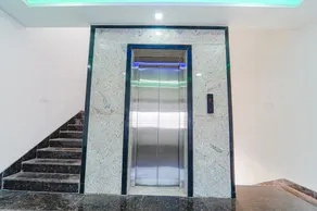 V Hotel - Image 4