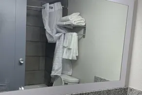 Quality Inn New Kensington - Image 3