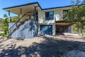 12 Ibis Court Highset Beach House With Natural Bushland Gardens And Covered Decks - Image 4