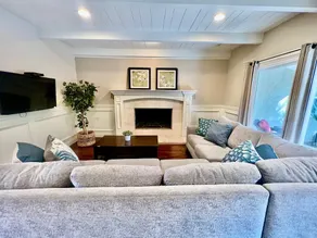 Incredible Estate 5 Bedrooms 3 Bathroom W/resort Style Rock Pool & Jacuzzi - Image 2