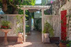 A Beachfront Bungalow on Malibu's Broad Beach - Image 3