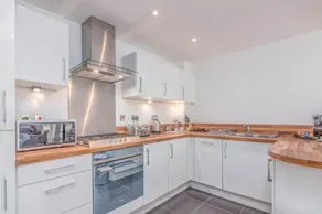 Executive Apartment near Stansted Airport - Image 4