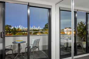 StayCentral - East Brunswick Penthouse with Study - Image 4
