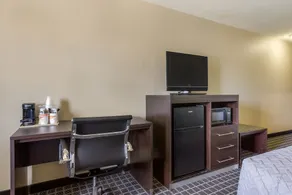 Americas Best Value Inn Concordia - Image 3
