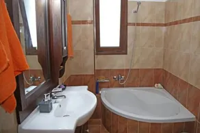 George’s Home - Image 4