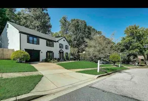 3BR Modern Home w Pool Sunroom National Harbor - Image 2
