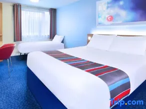 Travelodge Melksham - Image 5