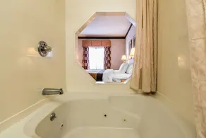 Comfort Inn - Image 5
