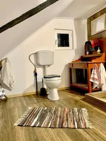 Charming Traditional House in a Pristine Location - Image 2
