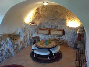 Lillian's Traditional House - Image 5