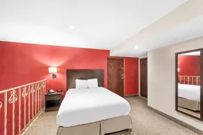 Quality Inn - Image 3
