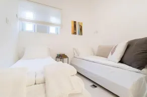 Modern Pearl in Historic setting - Image 3