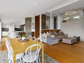 Spectacular Views 5 Bedroom House and Unit Free Parking Free WIFI - Image 2