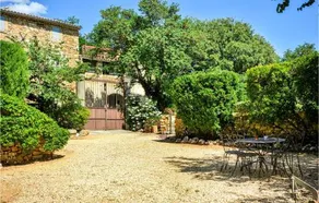 Four Bedroom Holiday Home in Uzes - Image 3