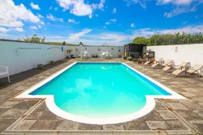 Driftwood - Sleeps 4 Guests in 2 Bedrooms - Image 4