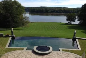 31 Acre Hudson River Estate - Image 2