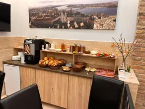Roza Hotel Es Apartmanhaz - Image 4