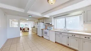 Wasaga Beach 1 - Walk to Main Beach - Riverfront - Sleeps 10 - 95 Mosley St - Image 2