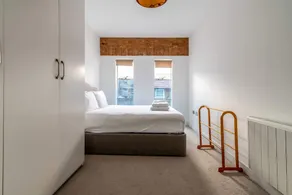 Trendy Elephant and Castle Home - Image 2
