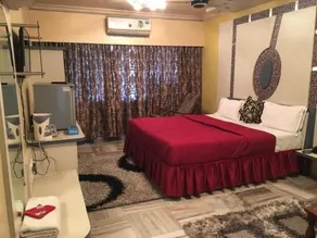 Hotel Woodlands - Image 4