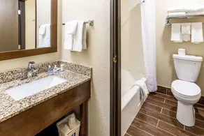 SUPER 8 BY WYNDHAM WAUKESHA - Image 2