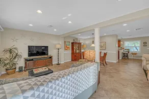 Comfy Home W/ Heated Pool Near Siesta Key Beach 2 Bedroom Home - Image 4