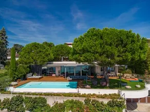 Luxurious 4-Bedroom Villa on the Shores of Geneva Lake by GuestLee - Image 4