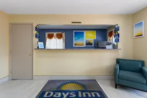 Days Inn by Wyndham Chipley - Image 3