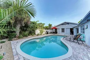 Cottage On Lido Key - One Block To Beach Pool - Image 5