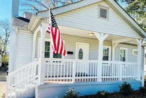 Large Renovated Cottage on East Lake Park - Image 4