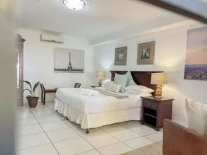 Montpellier Guesthouse - Image 4