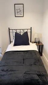 Modern Harrogate house sleeps 10 cinema room & hot tub - Image 2