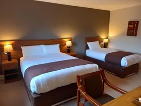 Hillcrest Guesthouse - Image 2