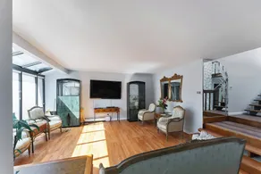 Luxury Bay Shore Home - Image 2