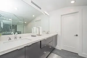 East Downtown Modern Luxury Retreat - Image 2