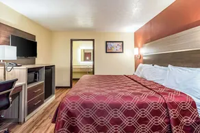 Econo Lodge Worthington - Columbus North - Image 2
